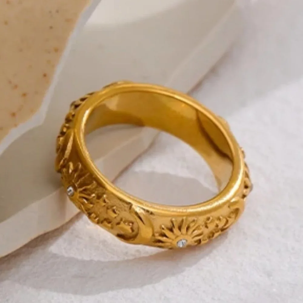 NEW 18K Gold Plated Textured Moon Star Ring